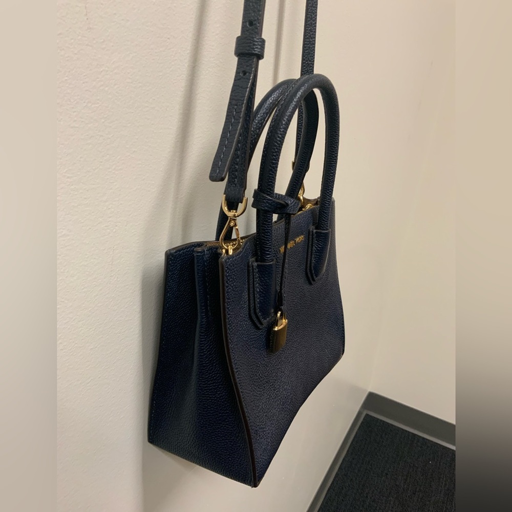 Michael Kors Crossbody - Picture 3 of 11